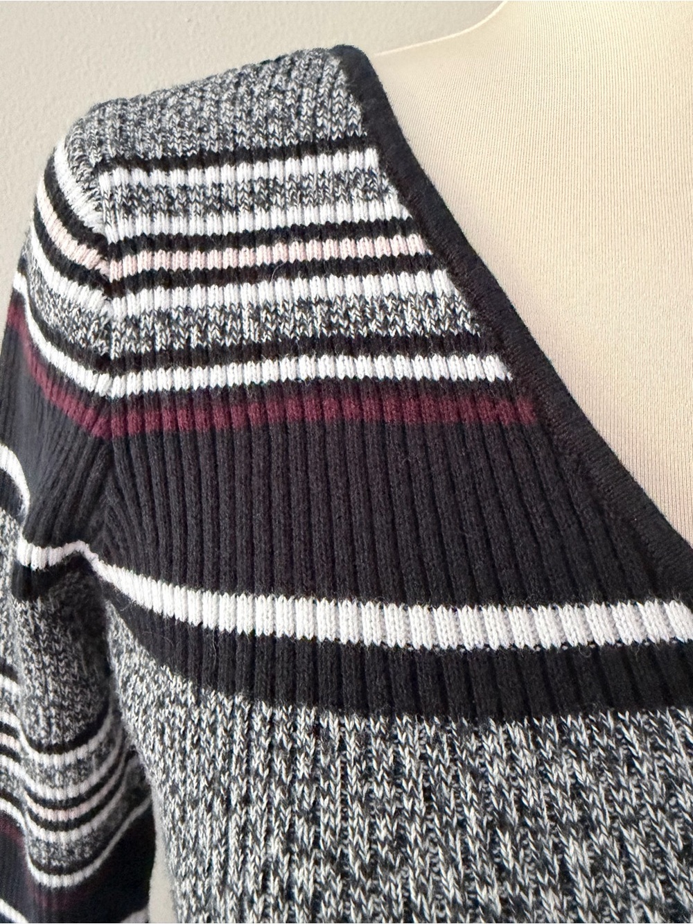 PacSun La Hearts Cropped Striped Back & Front V-Neck Sweater M Retro Style Indie - Picture 3 of 10
